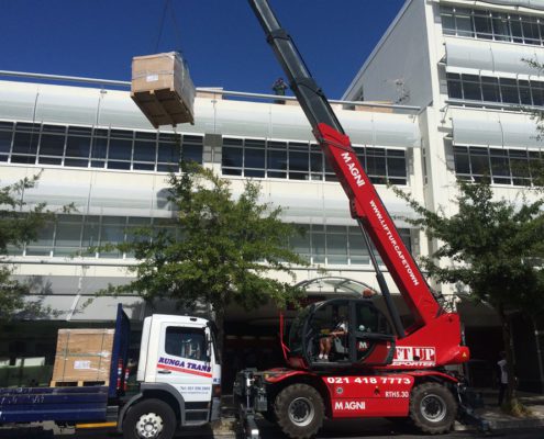 Telehandler mobile crane works without blocking traffic