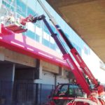 Lifting glass panes with a mobile crane